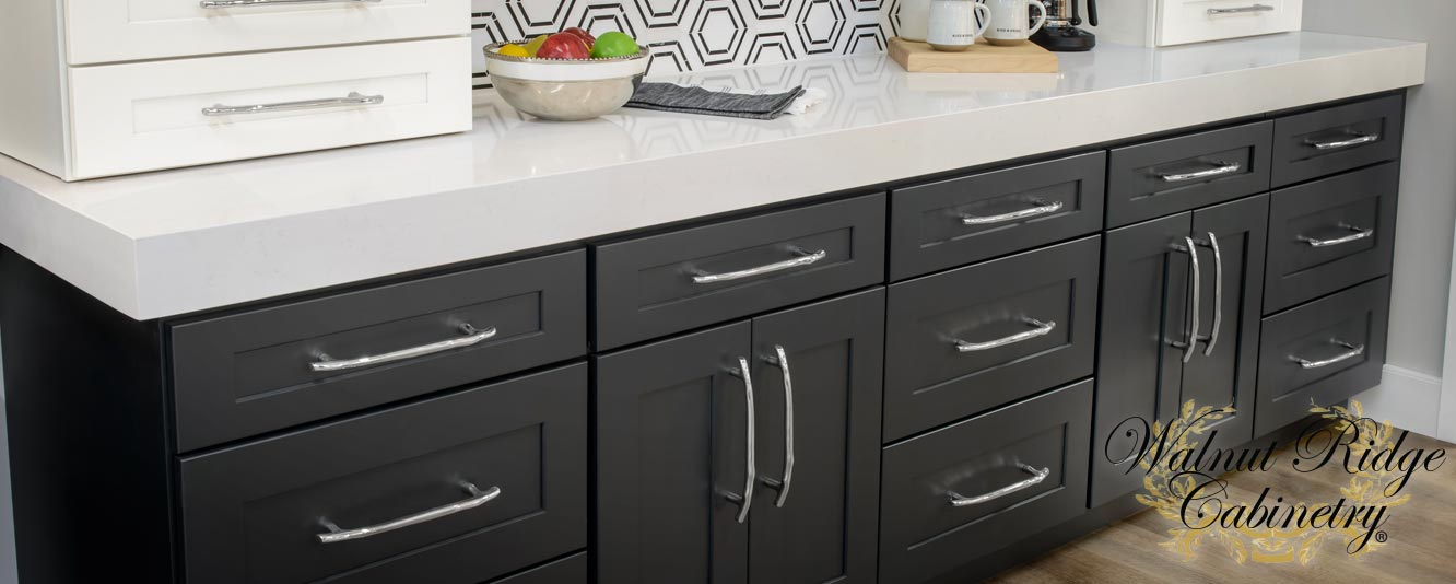 Shaker Black Kitchen Cabinets Super, Gray Shaker Cabinets With Black Hardware